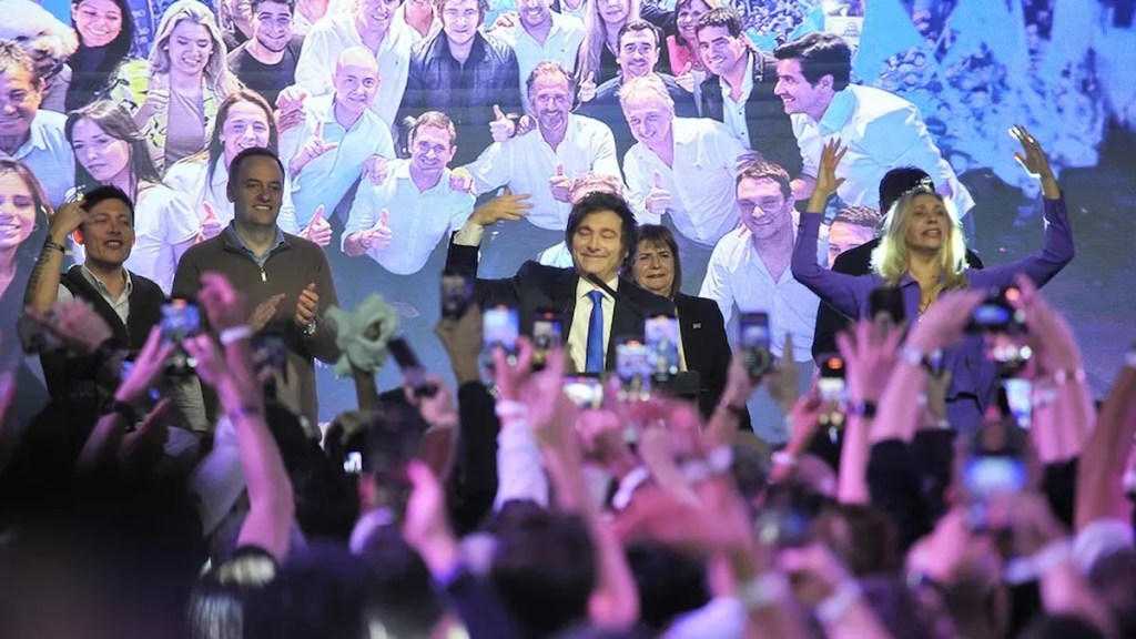 Sorprendente triunfo libertario: La Libertad Avanza se impuso en la mayoría del país y dominó los principales&nbsp;distritos