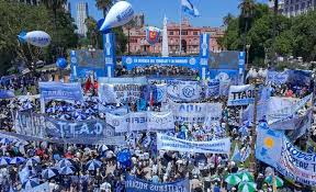 La CGT marchó contra la reforma laboral y el Gobierno postergó el&nbsp;debate