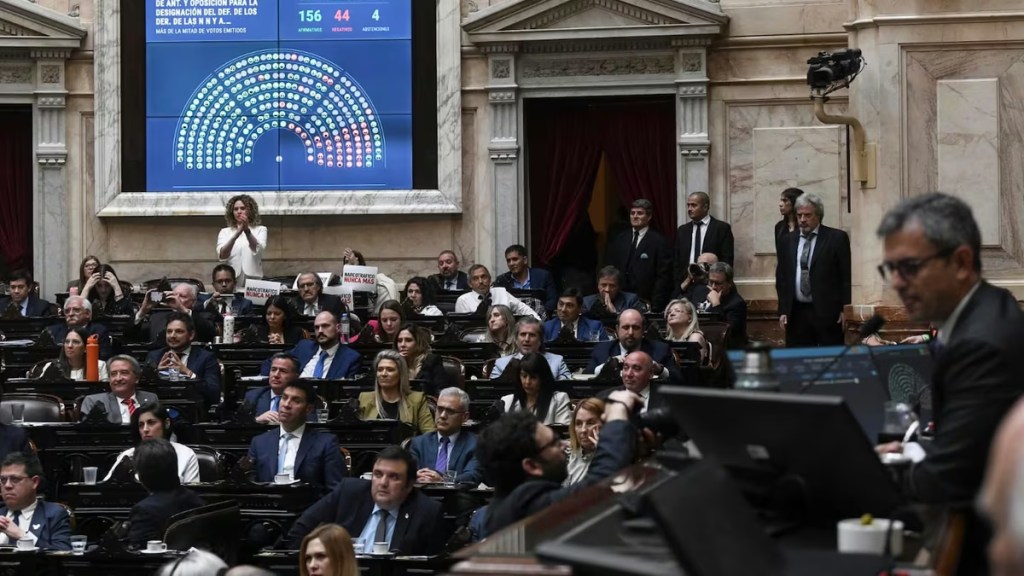 Clima caldeado en Diputados por la reforma laboral con el país paralizado por el paro