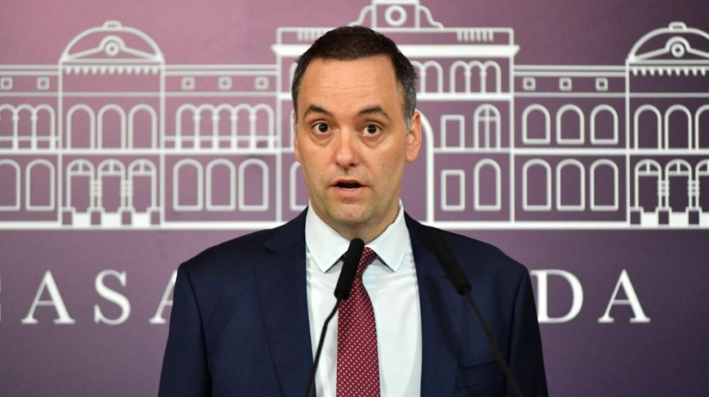 Se complica el rol de Adorni en la estrategia política